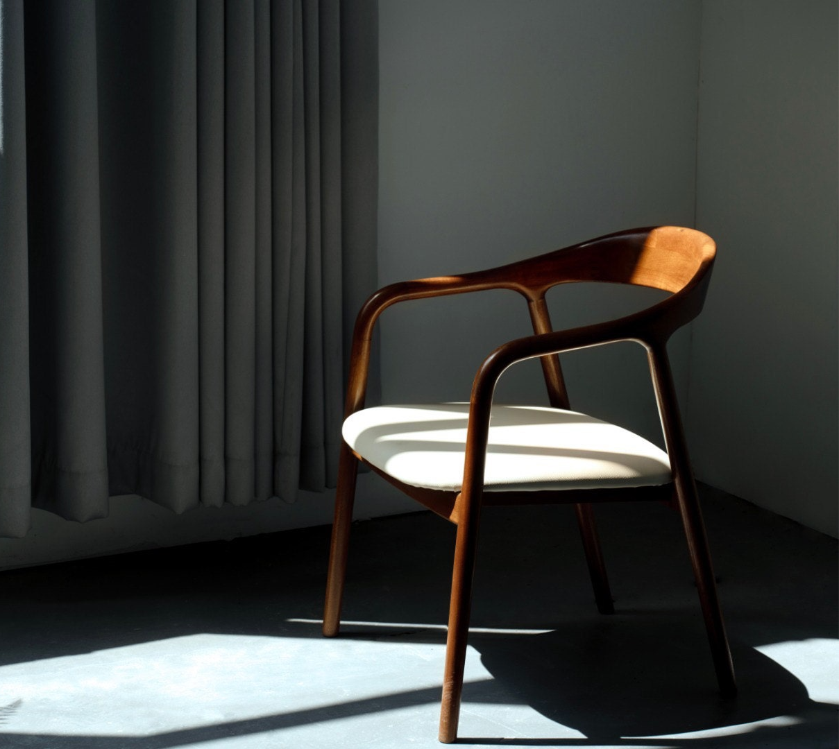 NI-00006 Handmade solid wood chairs